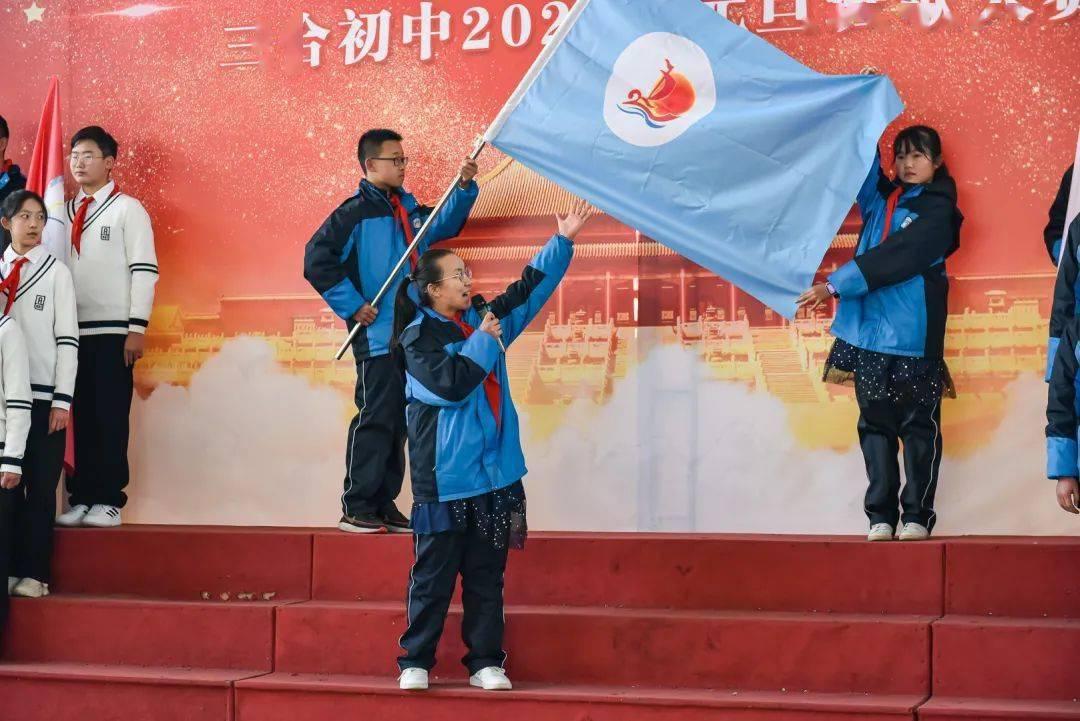 自己太重感情对干弟弟那么好，他到最后说我高傲，说他离了我不是活不成的甚至上课还让我不能学习，他似...游戏画面