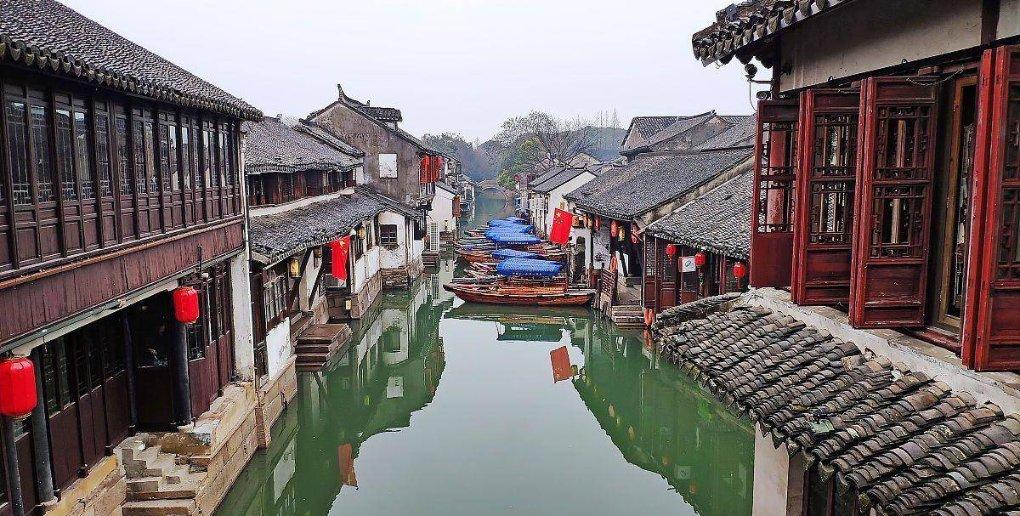 文明一分钟｜三口之家被困电梯 消防成功救援
